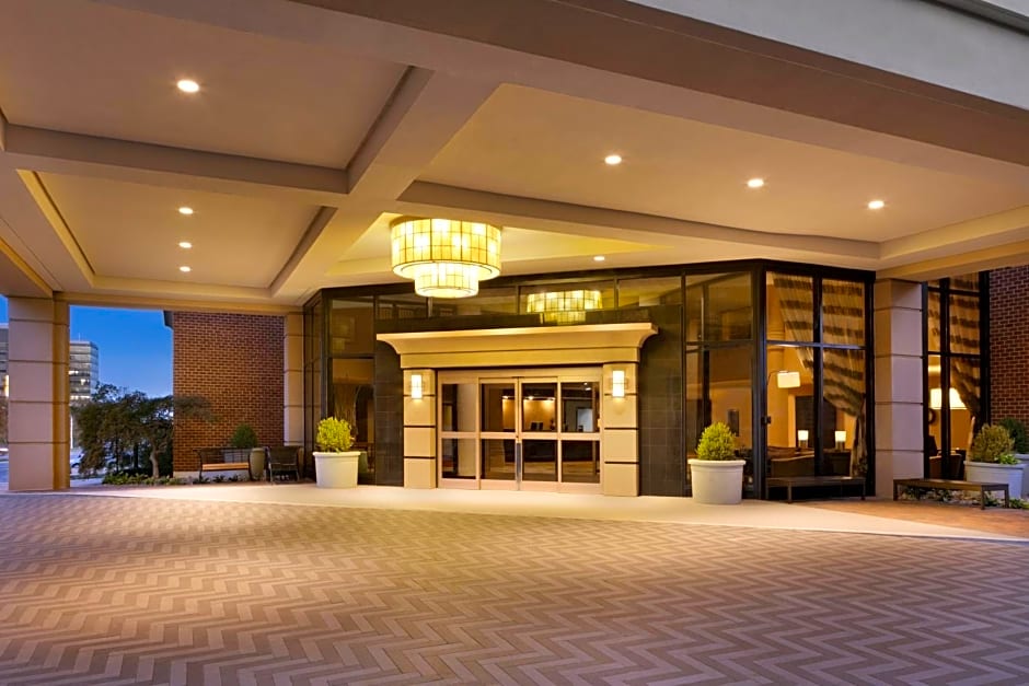 DoubleTree by Hilton McLean Tysons