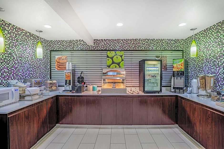 La Quinta Inn & Suites by Wyndham El Dorado