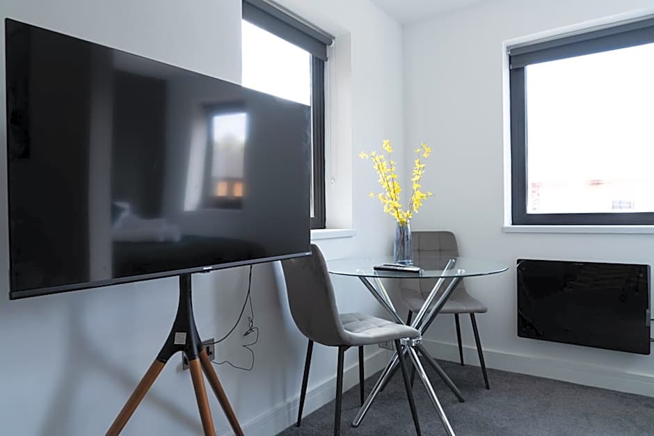 Studio & 1 Bedroom Apartments - PE1 - Contractor Friendly - Free Parking - Sofa Beds - Sky TV - Full Kitchen - Washer Dryer - WiFi