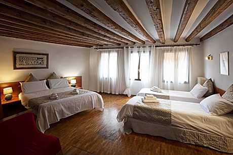 Quadruple Room with Shared Bathroom