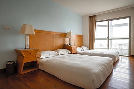 Deluxe Family Room with Balcony