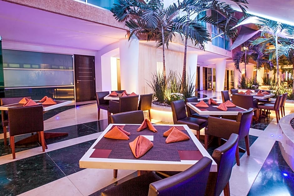Crowne Plaza Toluca - Lancaster By IHG