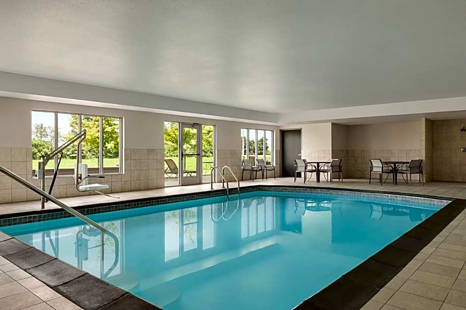 Holiday Inn Express & Suites North Fremont By IHG