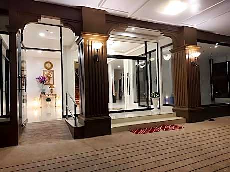 Le Chateau Residences