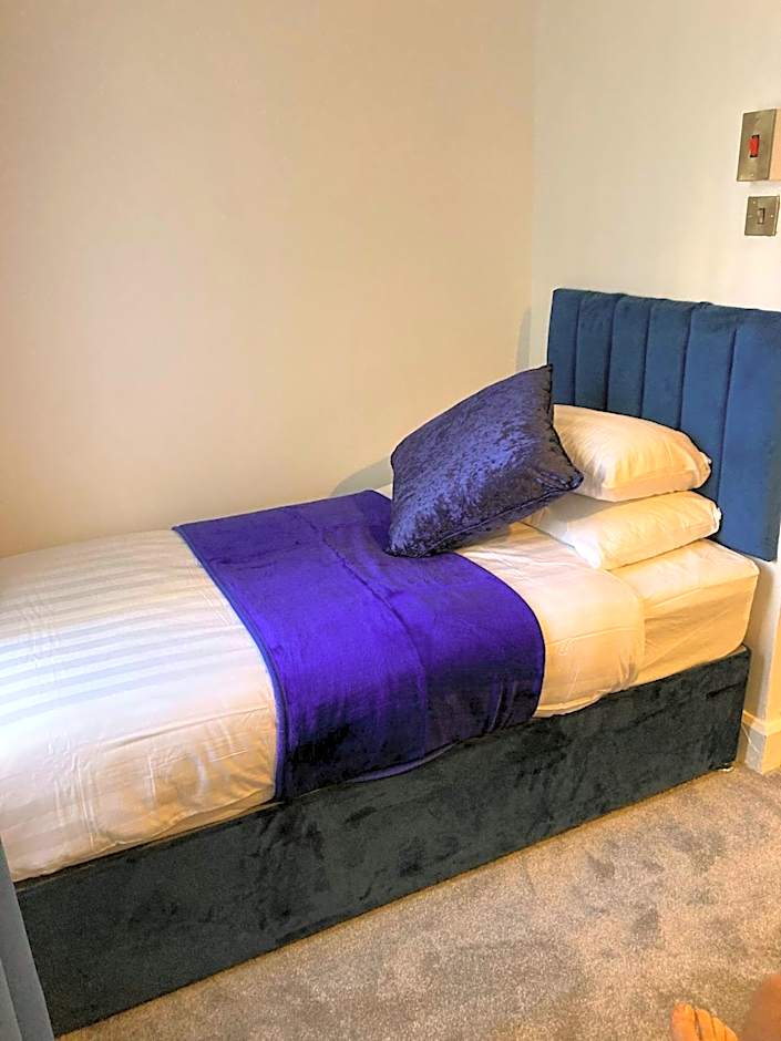 The New Apollo Hotel