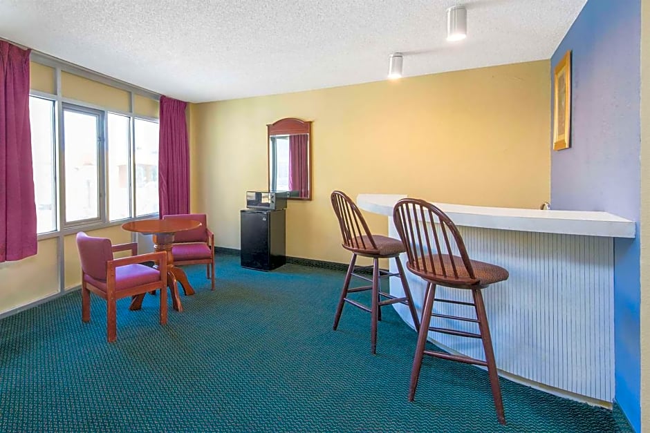 Blue Way Inn & Suites Wichita East