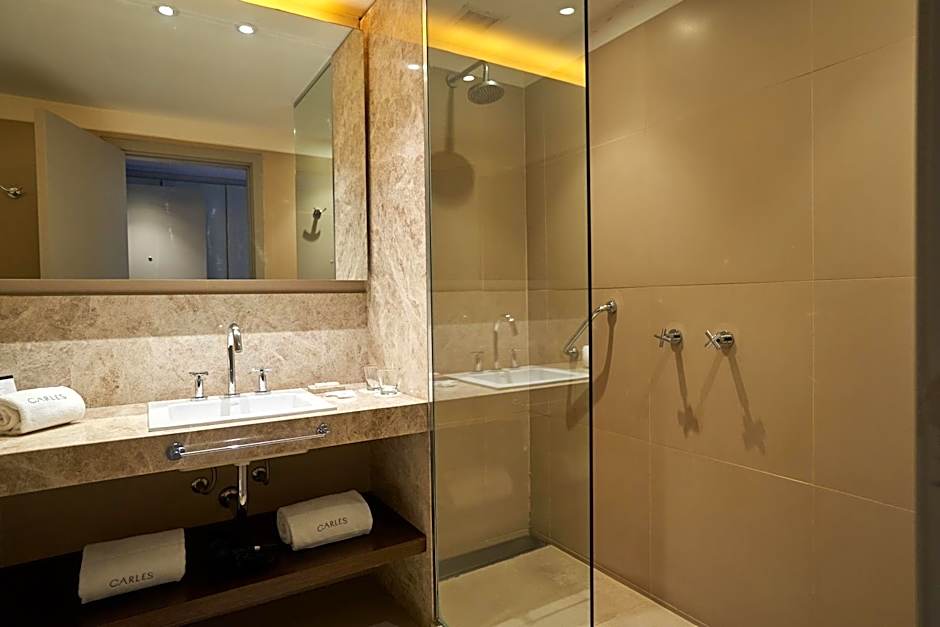 Carles Hotel
