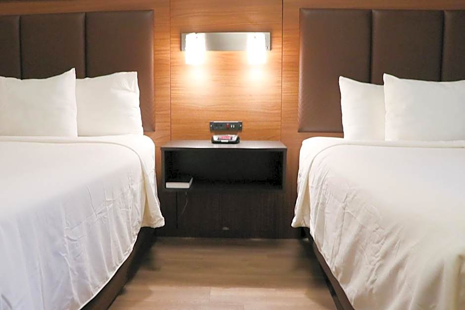 Days Inn & Suites by Wyndham Fort Myers Near JetBlue Park