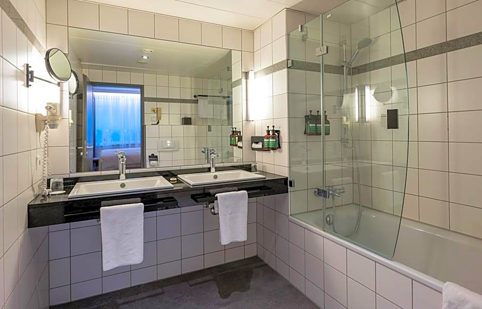 voco Dusseldorf Seestern By IHG