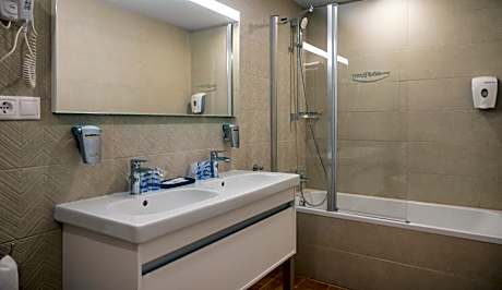 JUNIOR SUITES 2 ADULTS + 2 CHILDREN