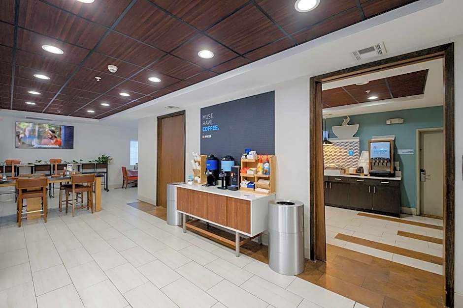 Holiday Inn Express Hotel & Suites Carlsbad By IHG