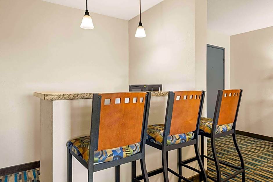 Days Inn & Suites by Wyndham Mesa Near Phoenix