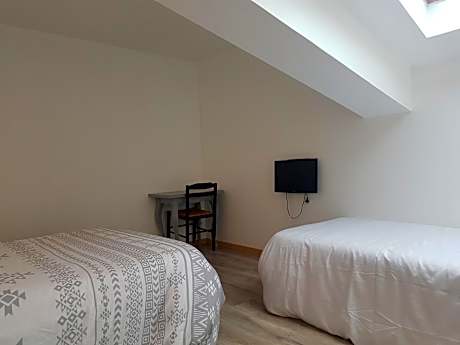 Deluxe Room (2 Adults + 1 Child)