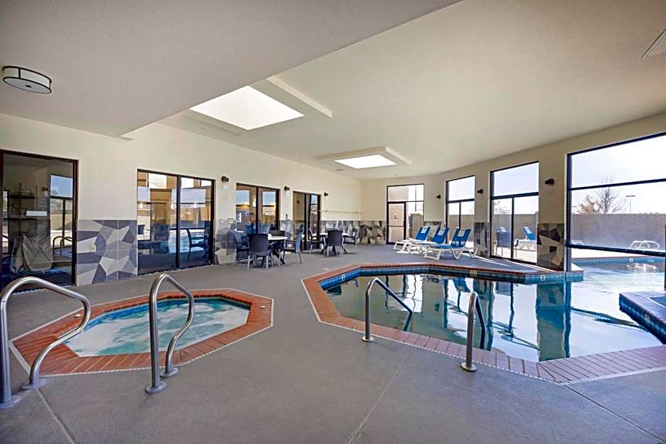 Comfort Inn & Suites Wichita Northeast