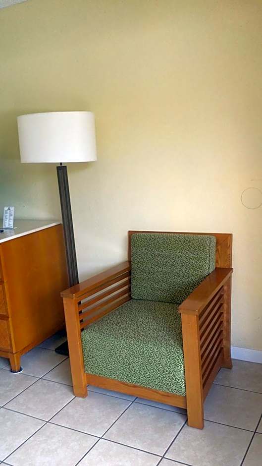 Days Inn by Wyndham Cocoa Cruiseport West At I-95/524