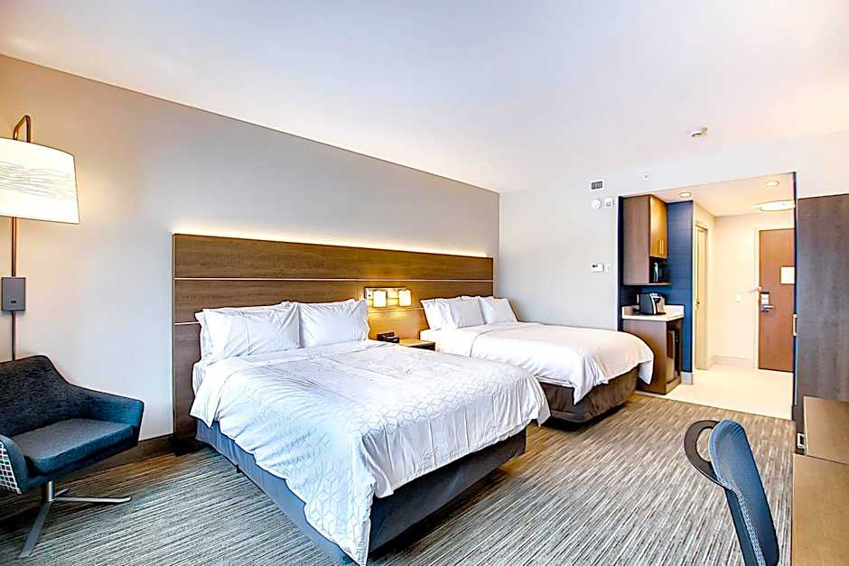 Holiday Inn Express and Suites Calgary Airport Trail NE By IHG