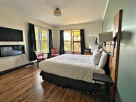 Superior King Room with Lake View