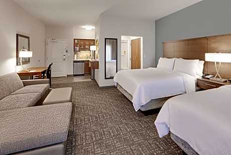 2 Queen Beds 1 Bedroom Suite