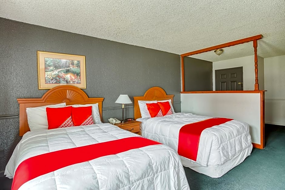 OYO Townhouse Tulsa Woodland Hills