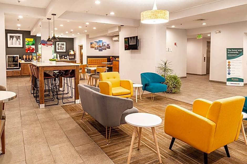 Quality Inn & Suites Oakwood Village - Cleveland South