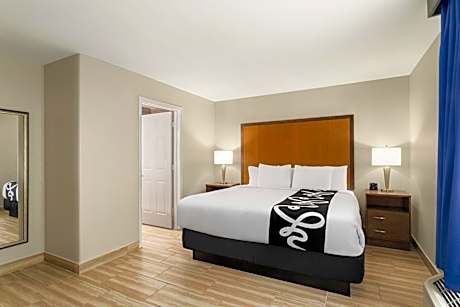 1 King Bed, Deluxe Mobility Accessible Family Suite, Roll-in Shower, Non-Smoking