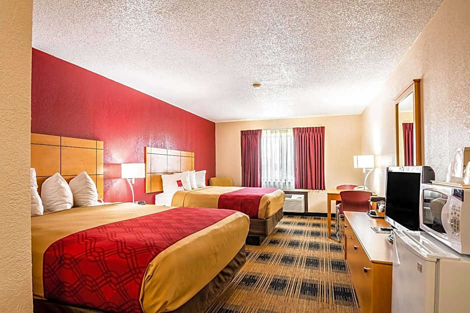 Econo Lodge Topeka at Wanamaker