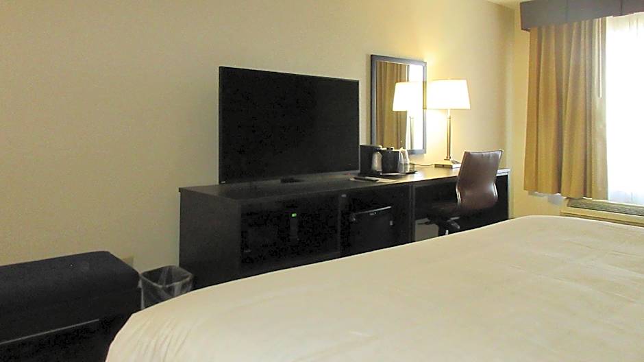 Clarion Pointe Evansville North