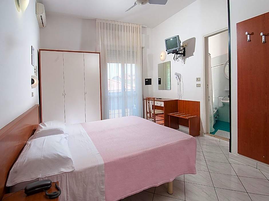 Foto 1 dari 8 — Quadruple Room - Depandance