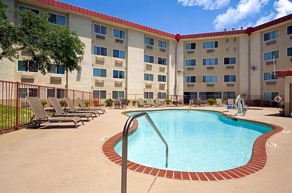 Super 8 by Wyndham Austin North/University Area