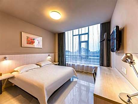 WH - Superior Destress Bed Room