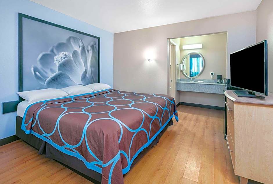 Super 8 by Wyndham New Braunfels I-35