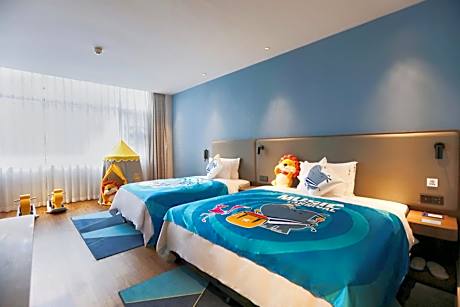 Feature Family Room - Non-Smoking