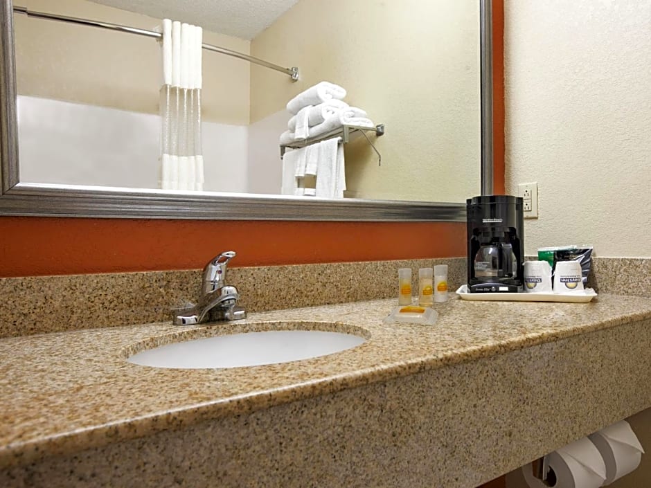 Quality Inn & Suites Benton Harbor - St. Joseph