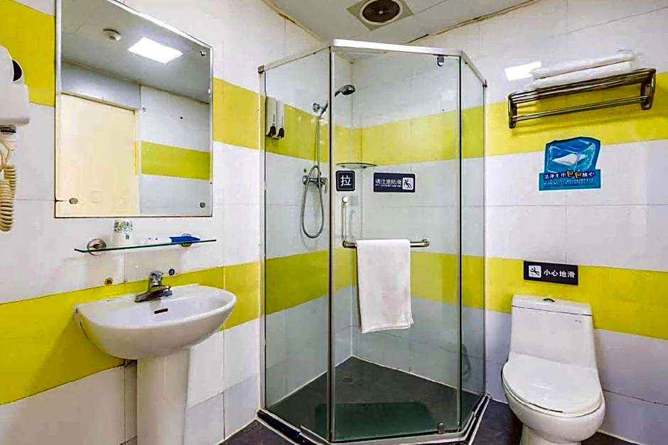 7 Days Inn Wuhan Jianghan Road Jiqing Street Metro Station