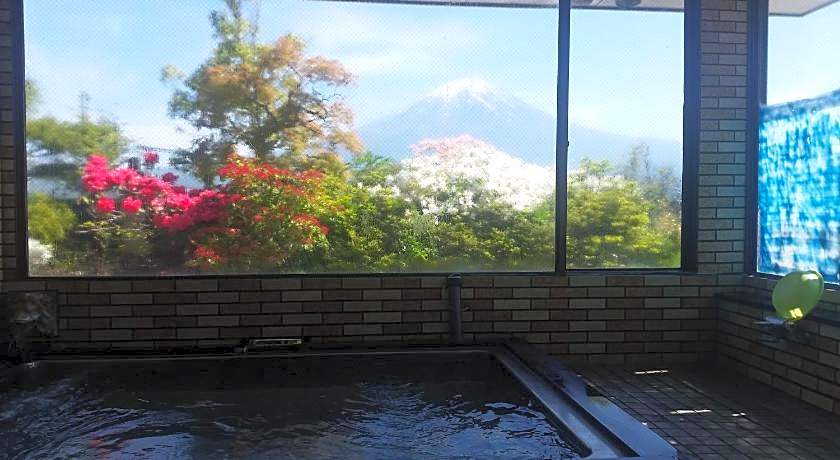 Kawaguchiko Station Inn