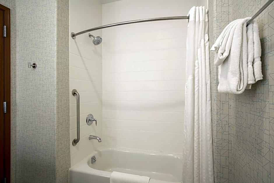 Holiday Inn Express And Suites Beloit By IHG