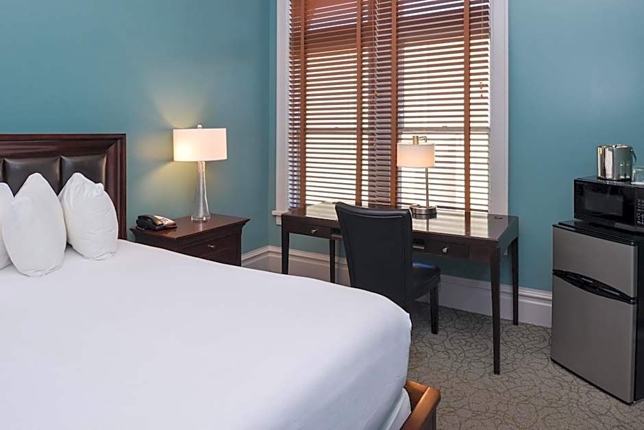 Montvale Hotel