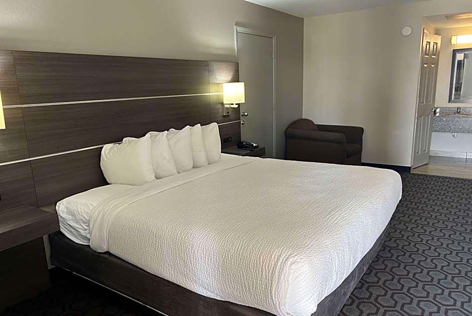 Days Inn by Wyndham Wagoner