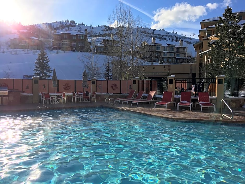 Sundial Lodge Larger Penthouse by Canyons Village Rentals