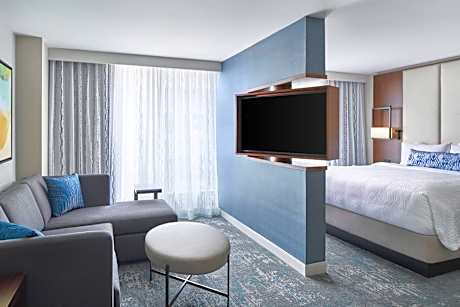 King Studio with Sofa Bed