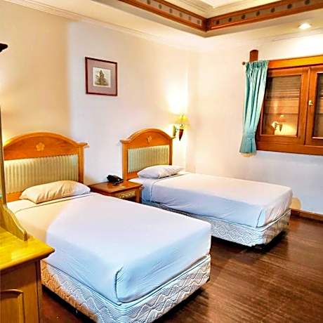Superior Twin Bedroom