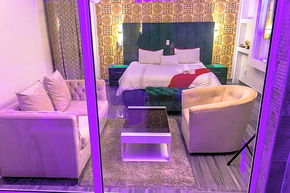 Gold Crown International Hotel