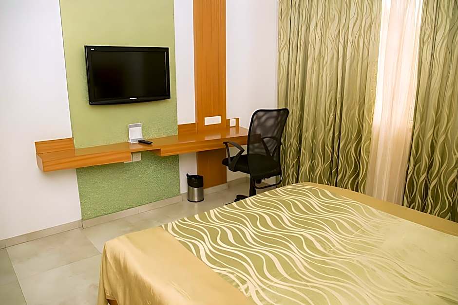 Srinivas Saffron Hotel