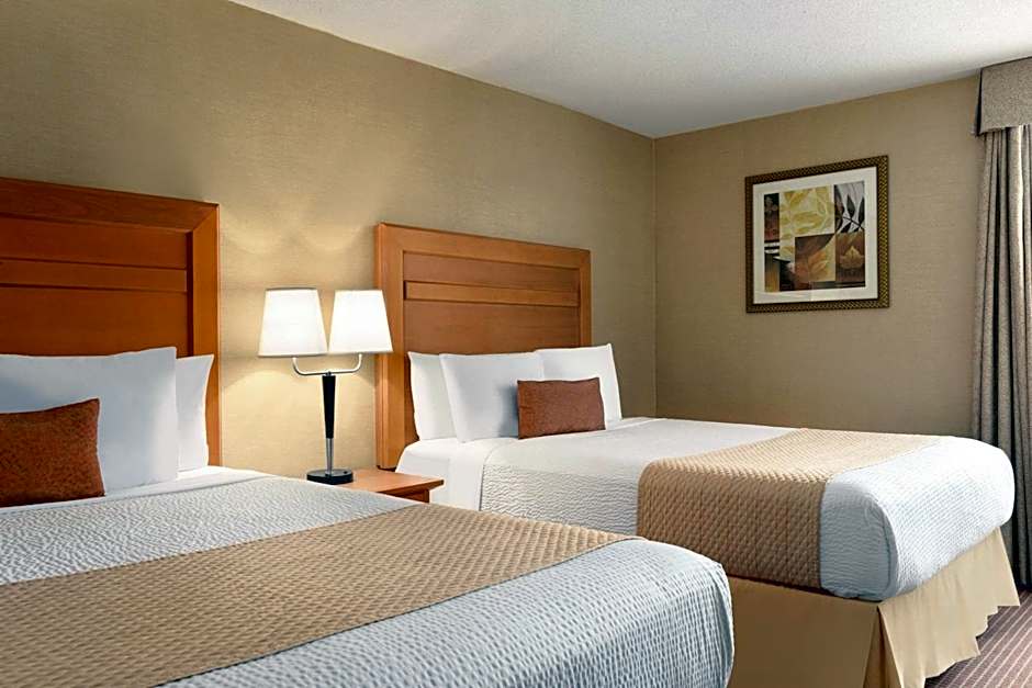 Days Inn by Wyndham Edmonton Downtown