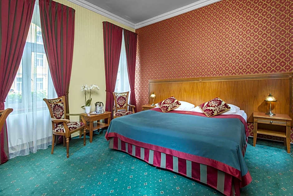Photo 1 of 7 of Family Suite