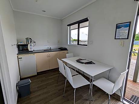 2 Bedroom Kitchen Cabin (Shared Bathroom)