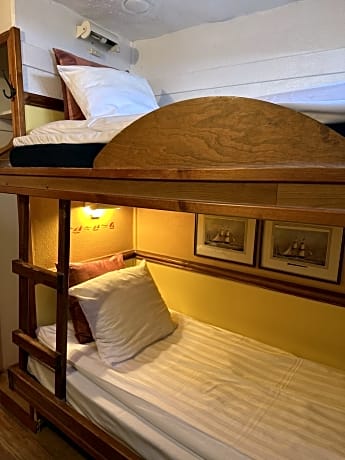 2 bedded room with bunkbeds shared bathroom