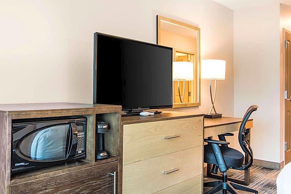 Comfort Inn & Suites
