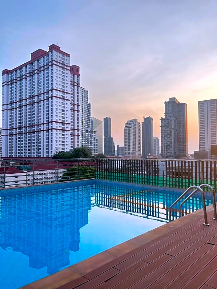 Top High Airport Link Hotel