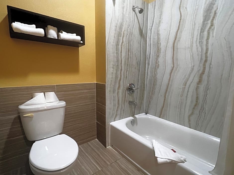 Super 8 by Wyndham Pasadena
